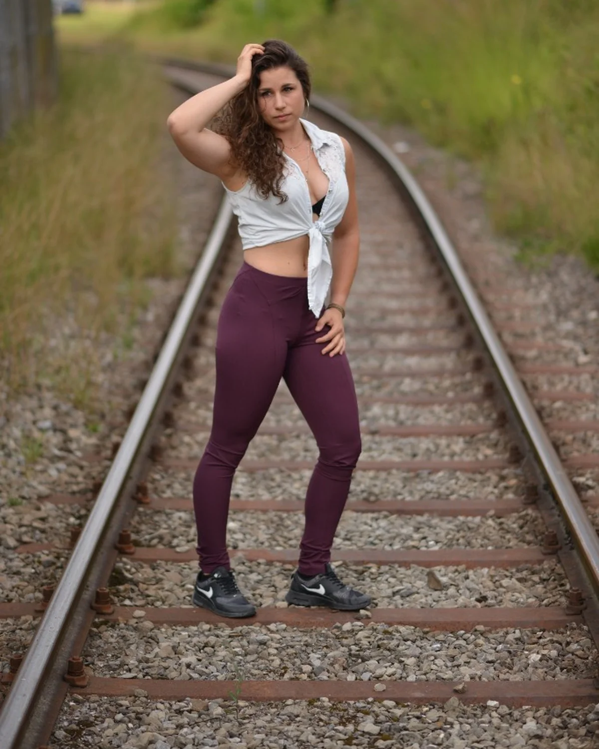 Model an stillgelegten Bahngleisen Available Light